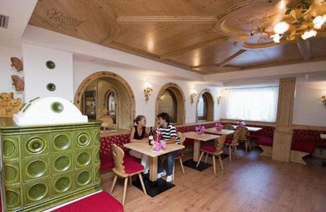 Hotel Zirmes 莫埃纳 外观 照片