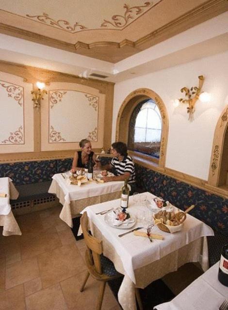 Hotel Zirmes 莫埃纳 外观 照片