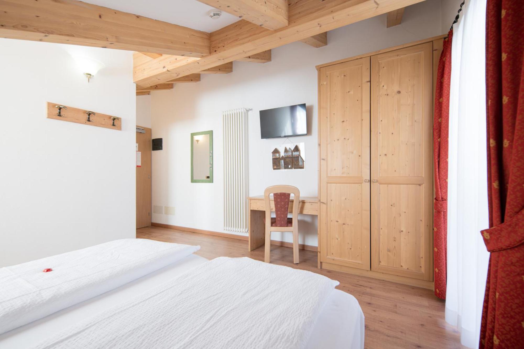 Hotel Zirmes 莫埃纳 外观 照片
