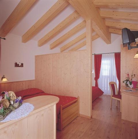 Hotel Zirmes 莫埃纳 外观 照片