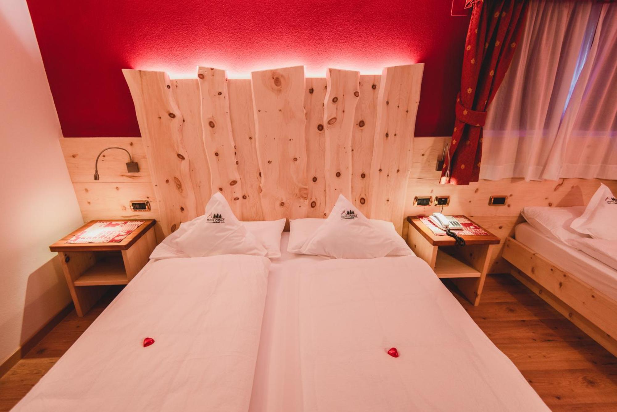 Hotel Zirmes 莫埃纳 外观 照片