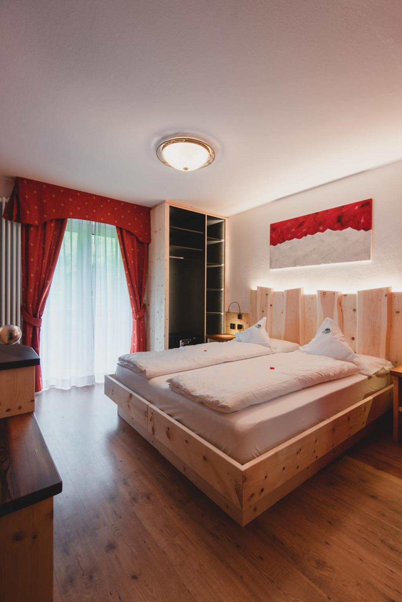 Hotel Zirmes 莫埃纳 外观 照片