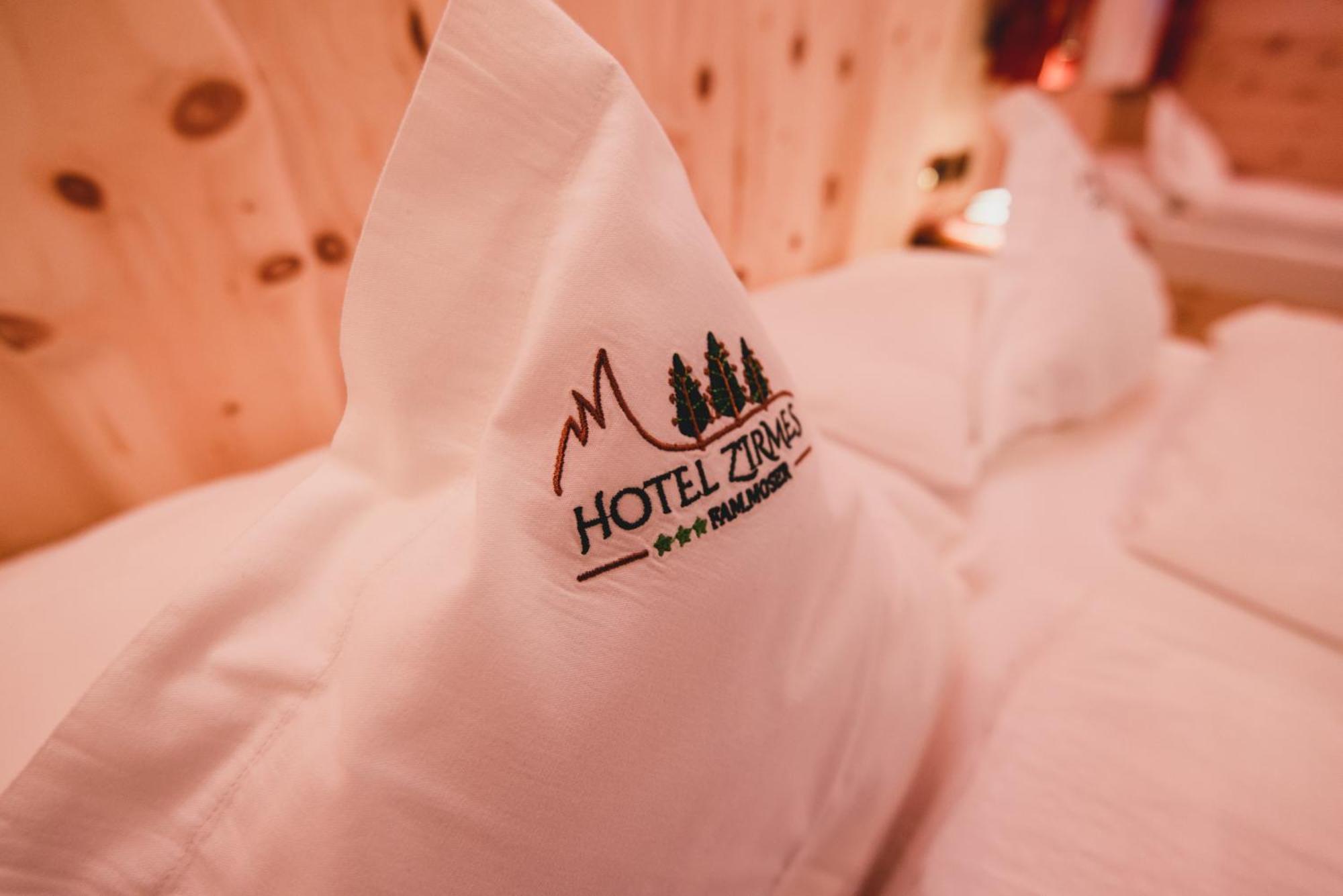Hotel Zirmes 莫埃纳 外观 照片
