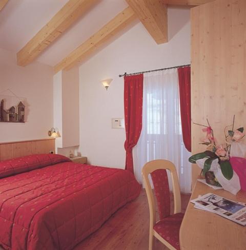 Hotel Zirmes 莫埃纳 外观 照片