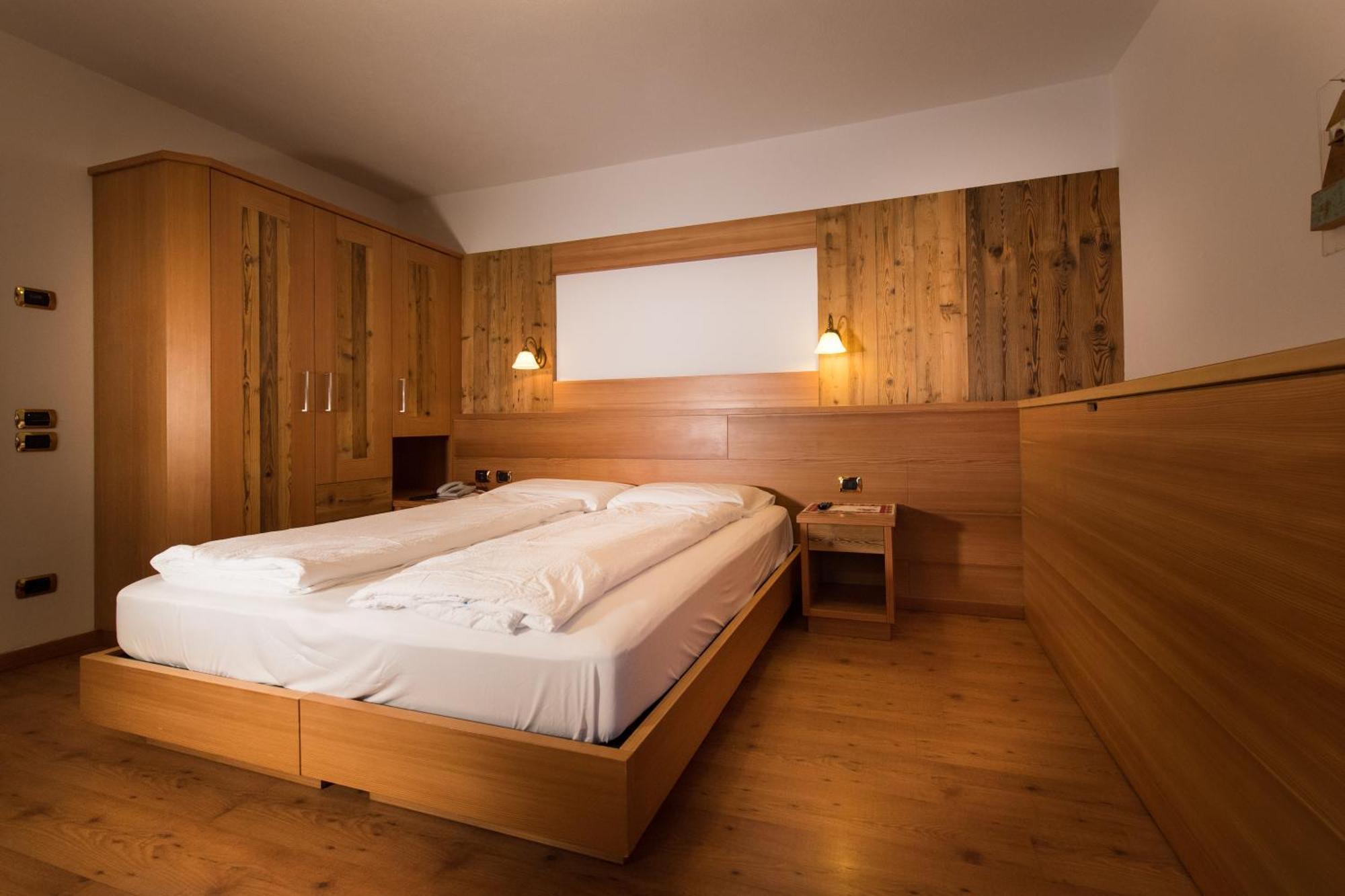 Hotel Zirmes 莫埃纳 外观 照片