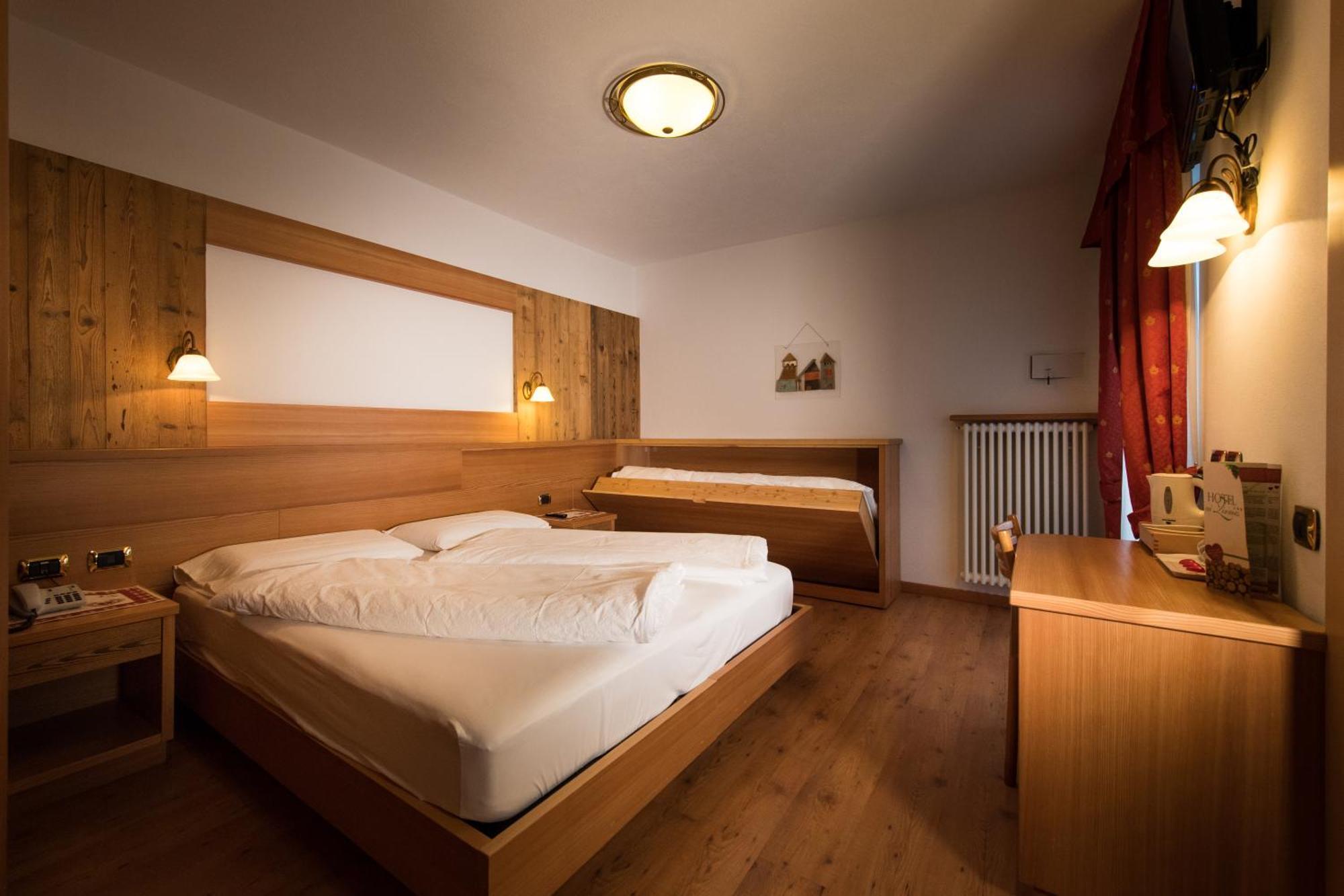 Hotel Zirmes 莫埃纳 外观 照片