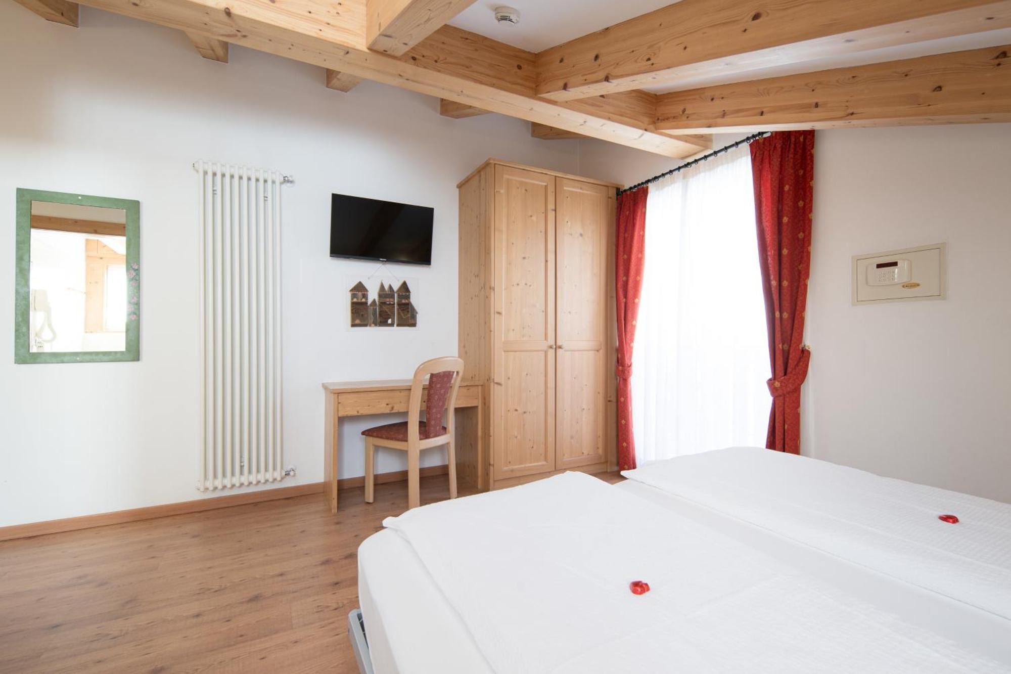 Hotel Zirmes 莫埃纳 外观 照片