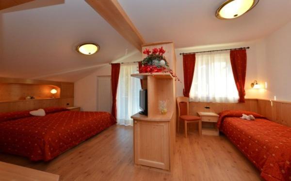 Hotel Zirmes 莫埃纳 外观 照片