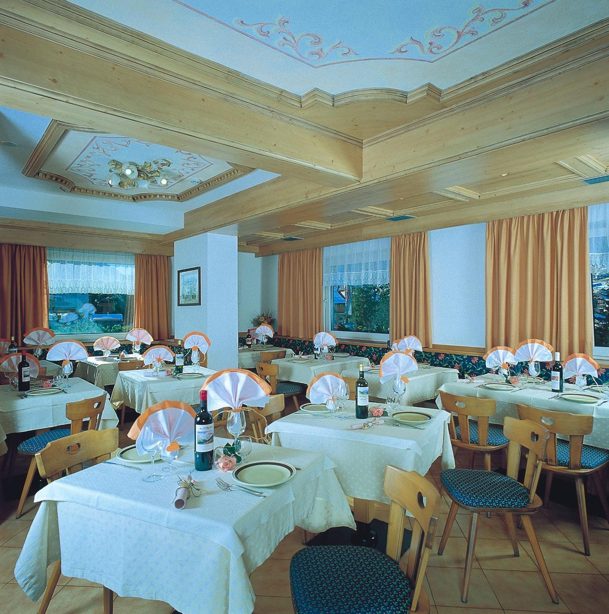 Hotel Zirmes 莫埃纳 外观 照片