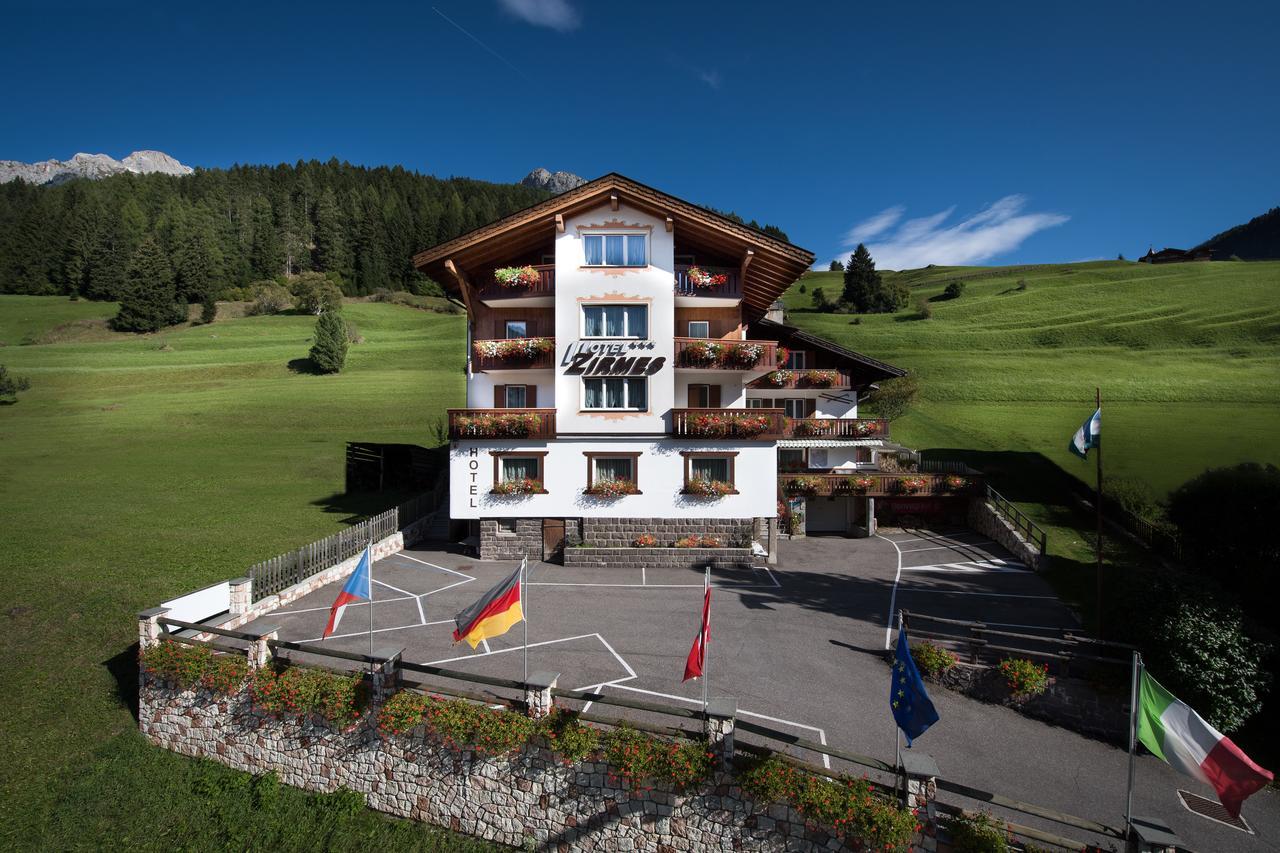 Hotel Zirmes 莫埃纳 外观 照片
