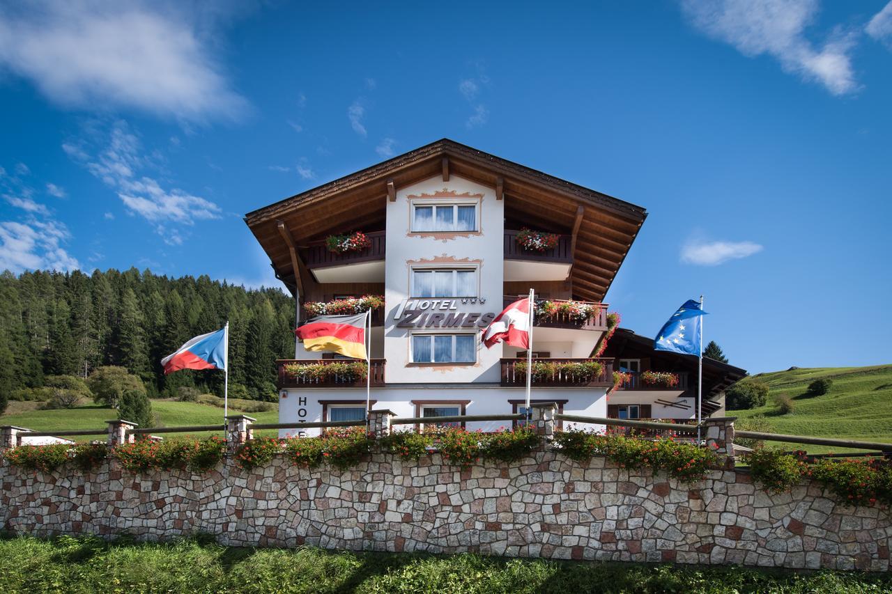 Hotel Zirmes 莫埃纳 外观 照片